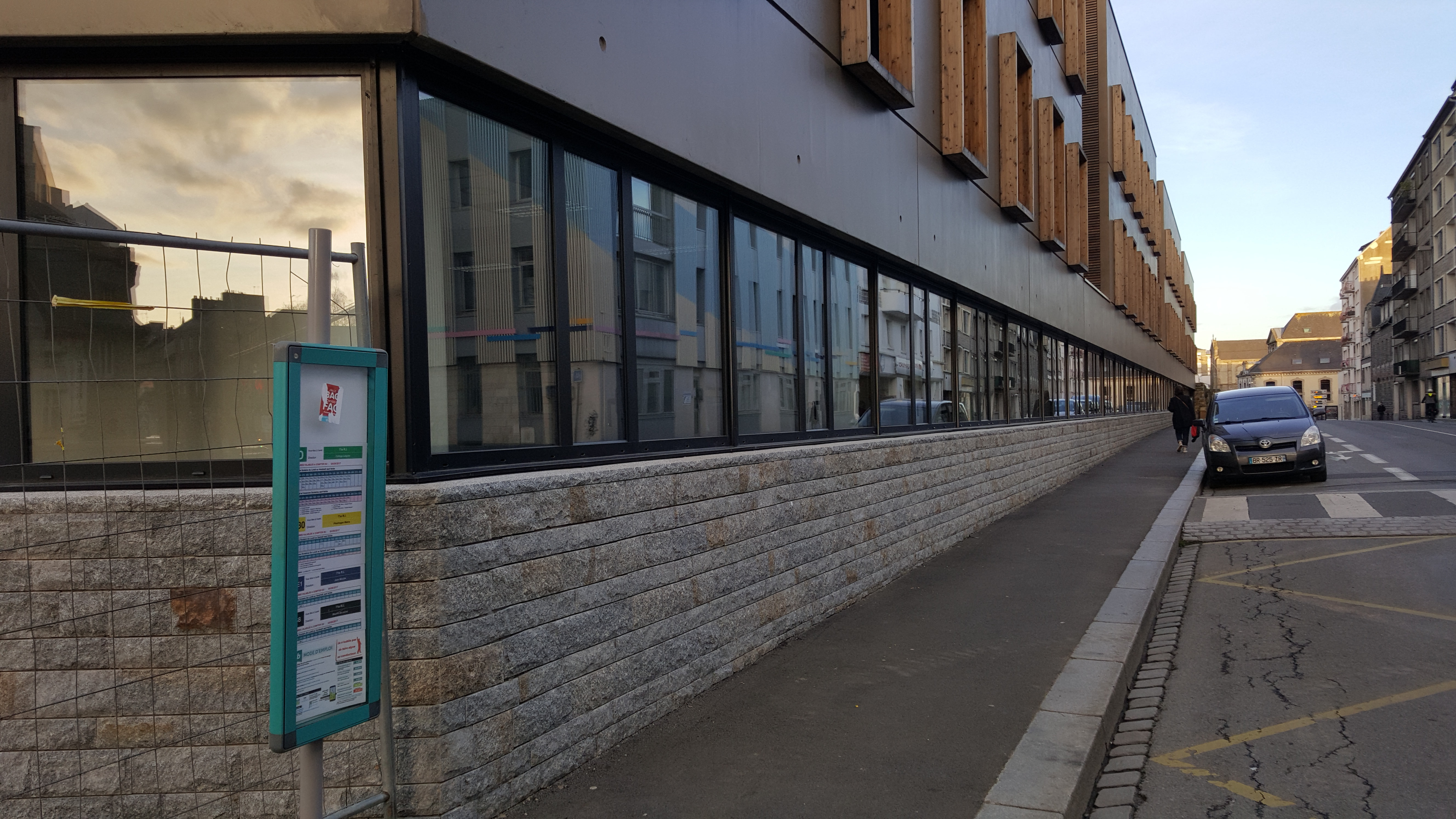 Granit de Plaintel en pierre à coller, bords sciés et pose au rang