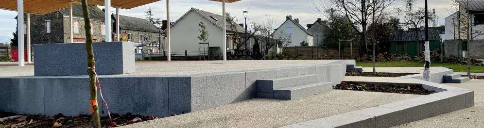 Banc, mur de soutènement et marche
