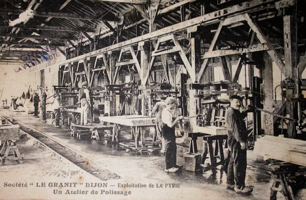 Exploitation des granits de la Pyrie au Hinglé