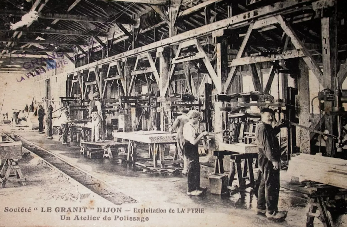 Exploitation des granits de la Pyrie au Hinglé