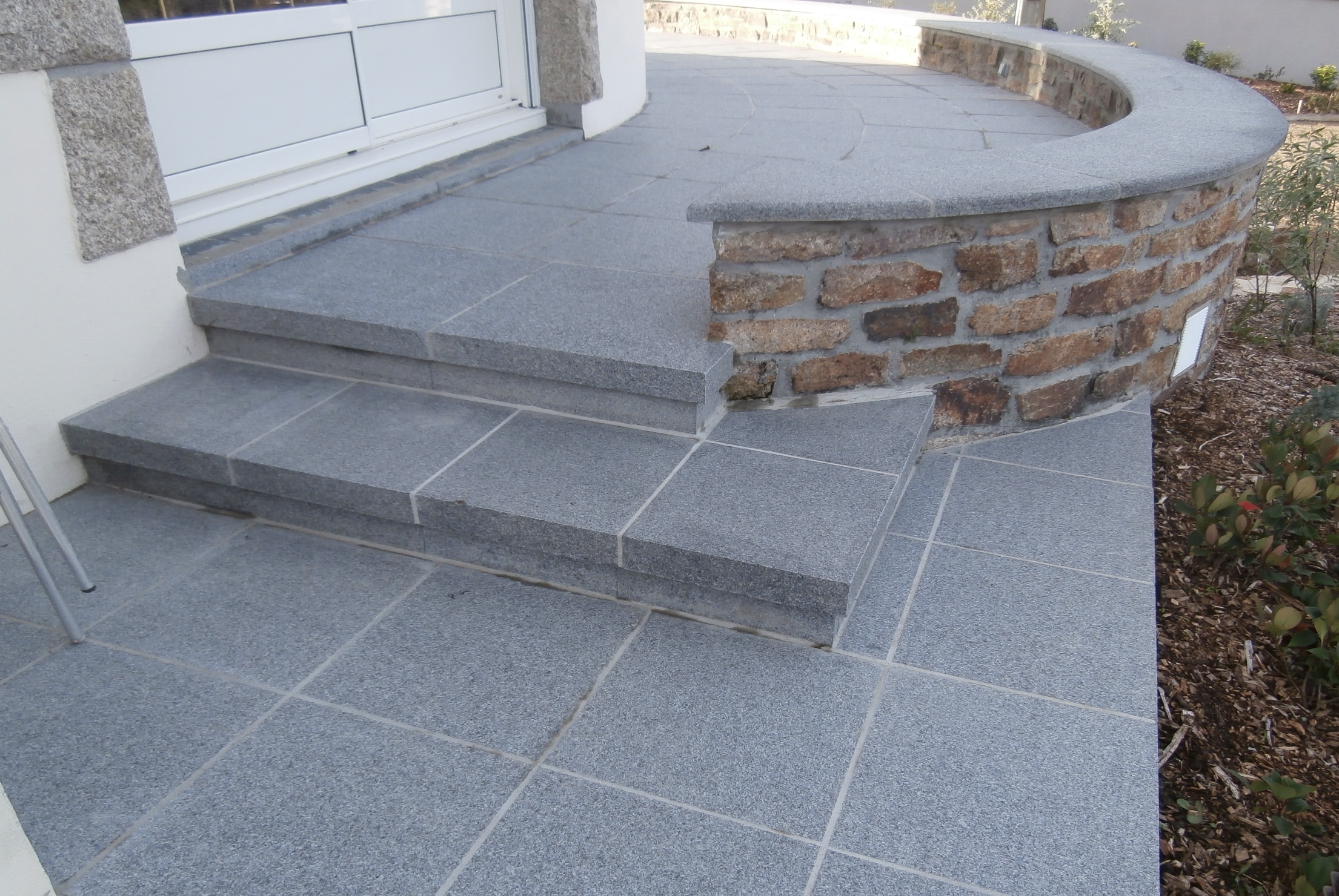 Couronnement circulaire en granit de Lanhélin