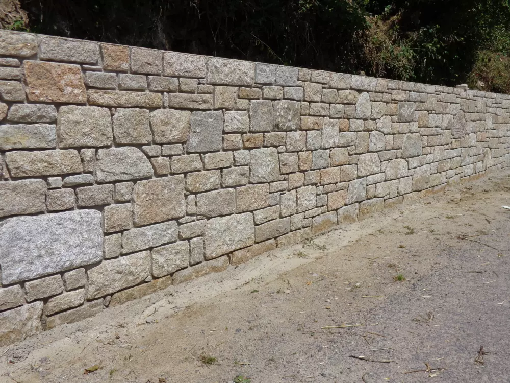 Moellon trié en granit beige Languédias