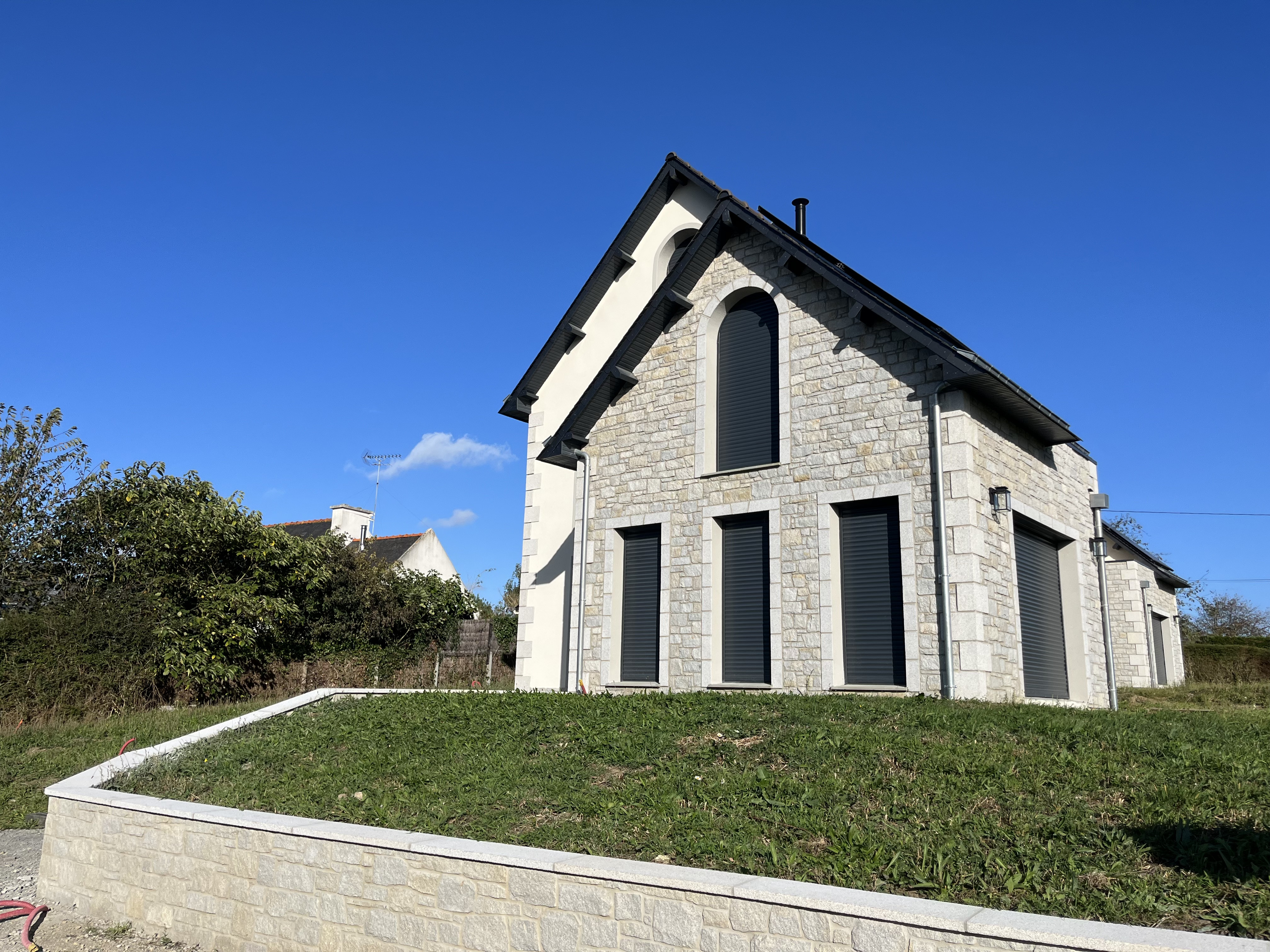Pierre à coller en granit gris perle de Languédias