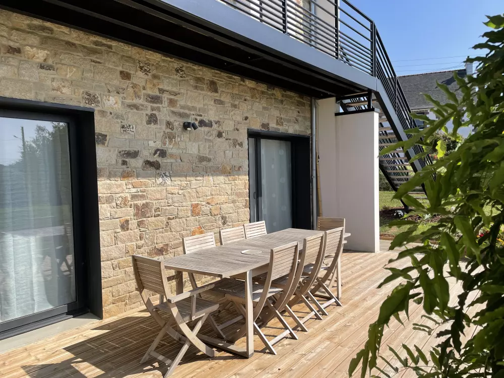 Pierre à coller en granit d'une maison individuelle