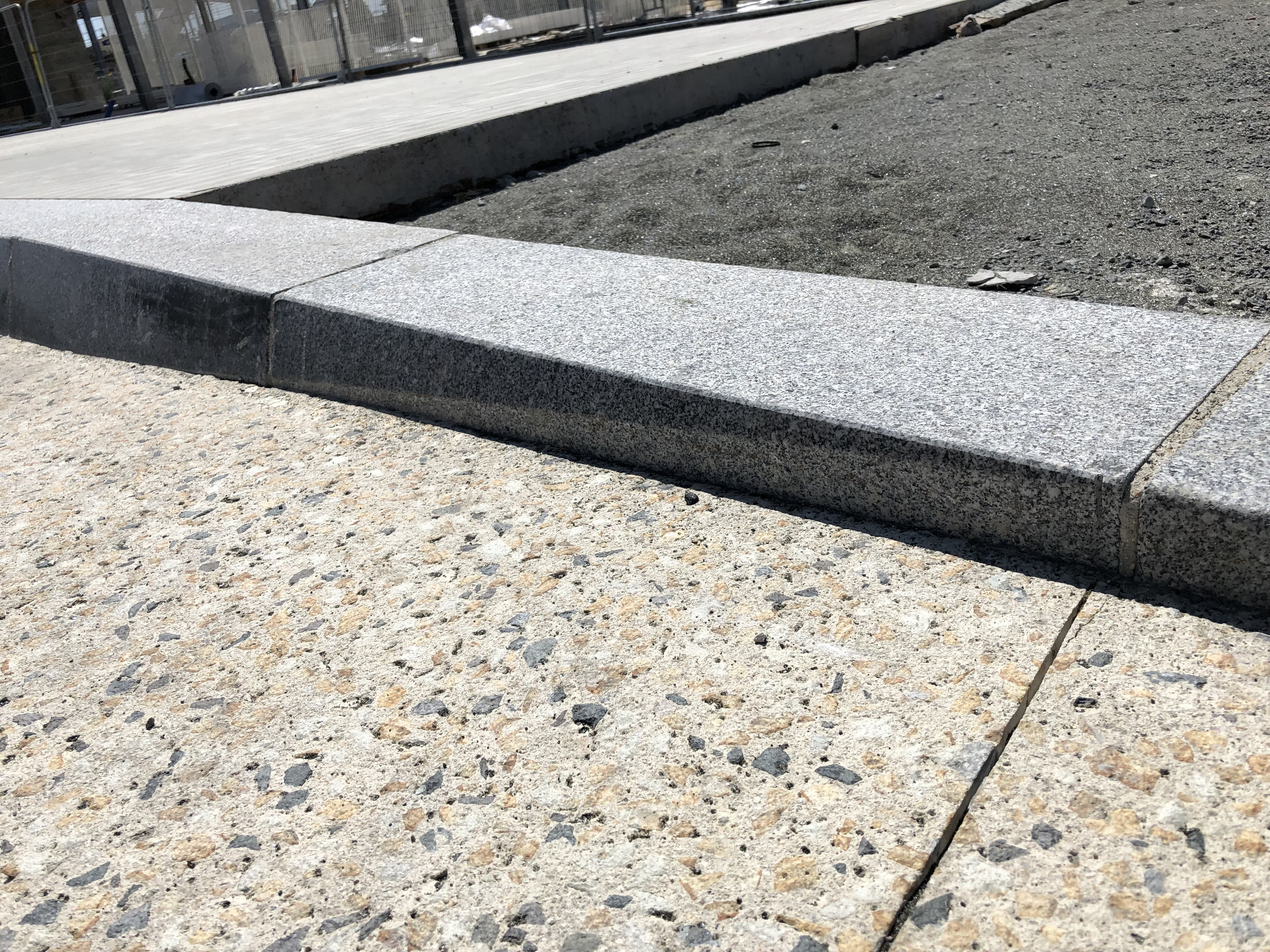 Bordure raccord en granit de Louvigné