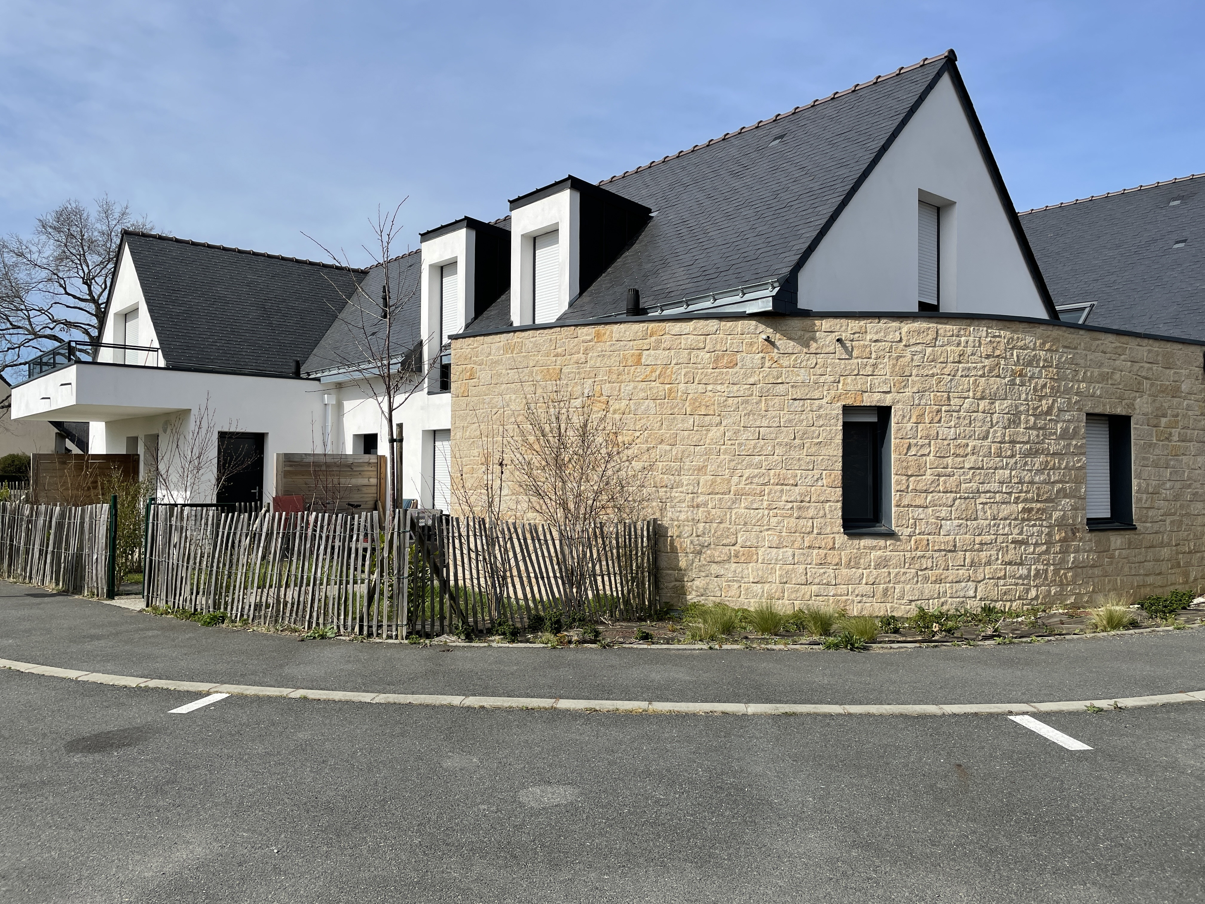 Pierre à coller en granit beige grain fin de Guerlesquin