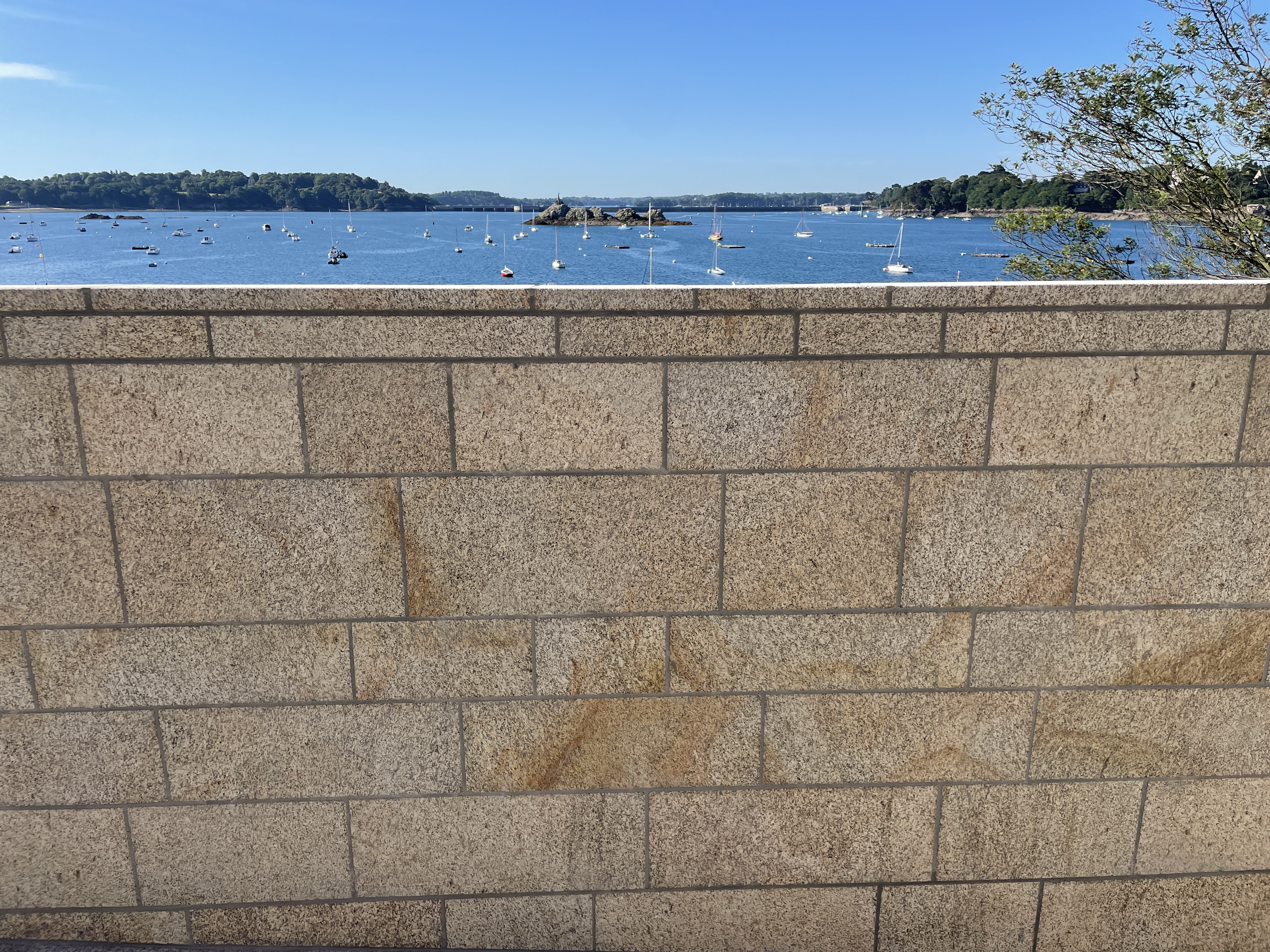 Joue et margelle en granit