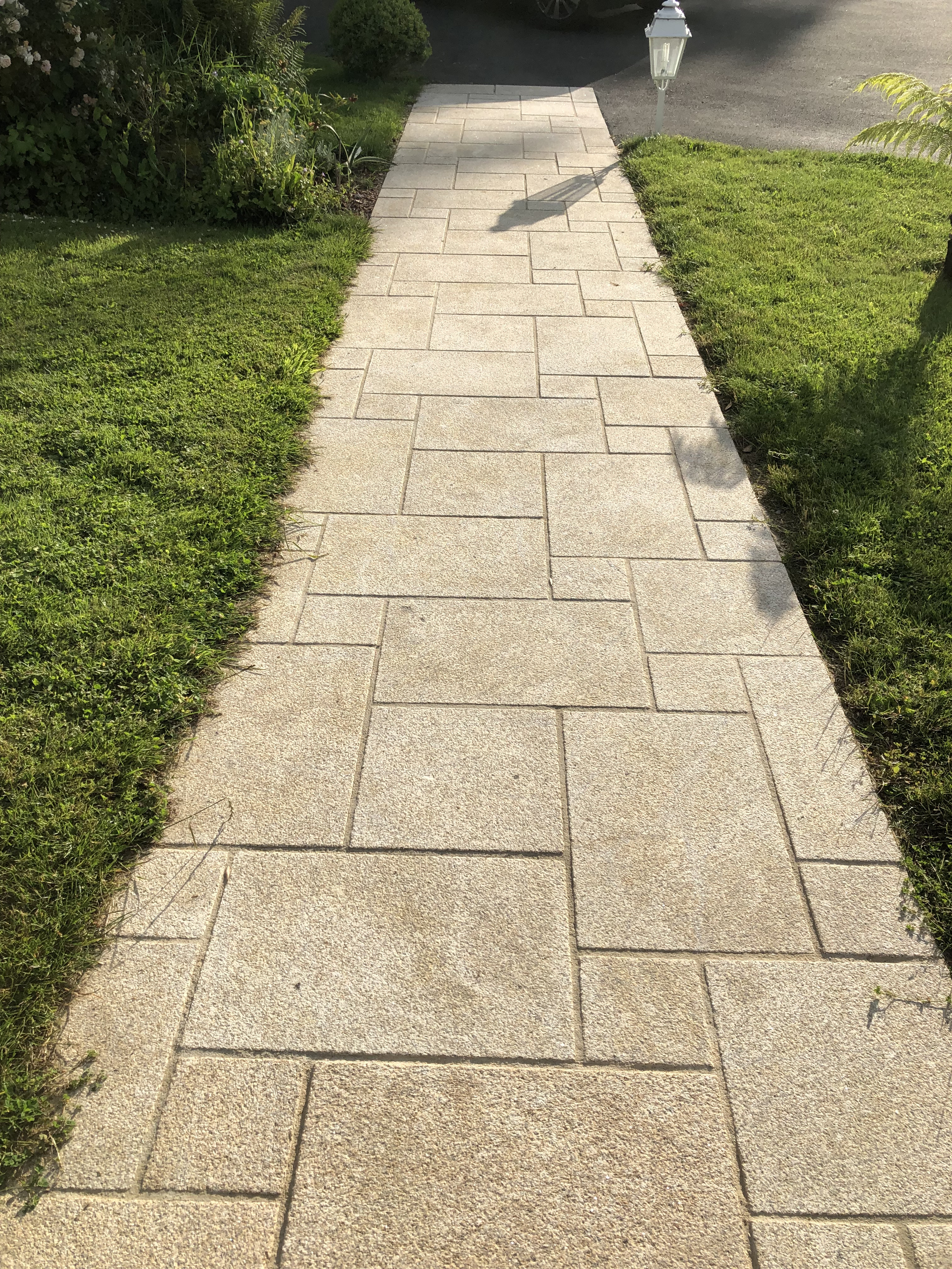 Dallage en granit jaune européen, opus romain