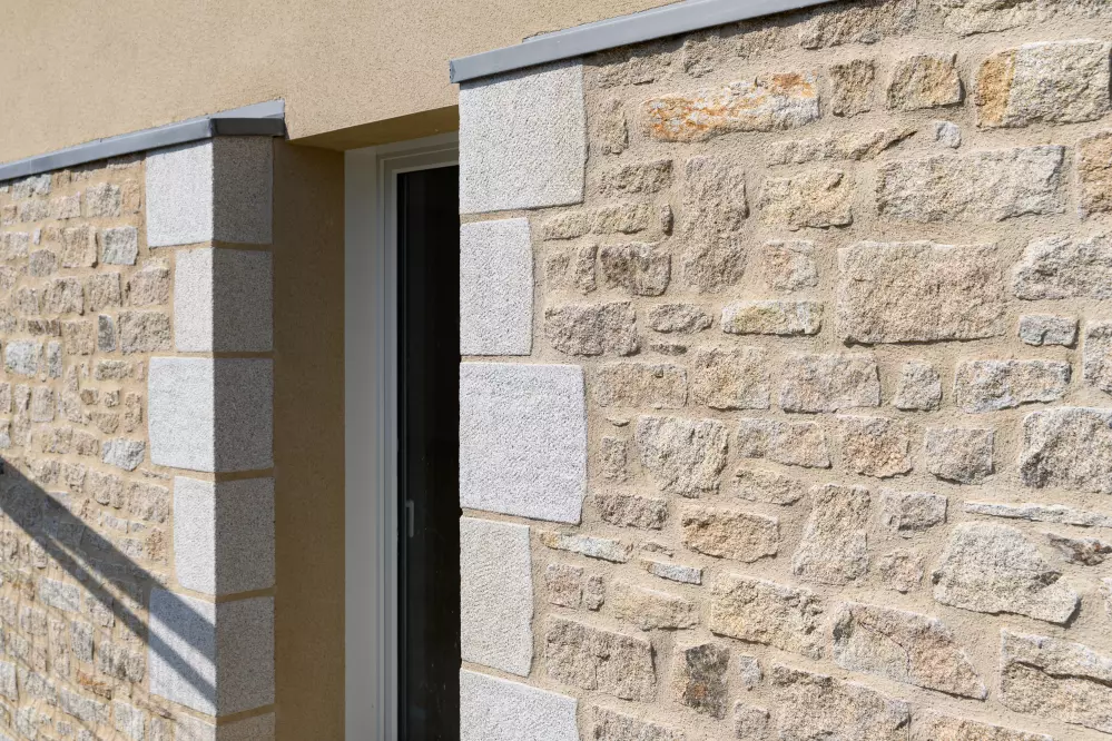 Jambage en granit taillé couleur beige
